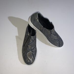 Van Eli Sport Shoes Womens Size 8.5 Gray Snake Print Slip On Zip Casual Sneakers